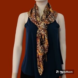 WYOMING TRADERS Hand Rolled Silk Gecko Scarf
